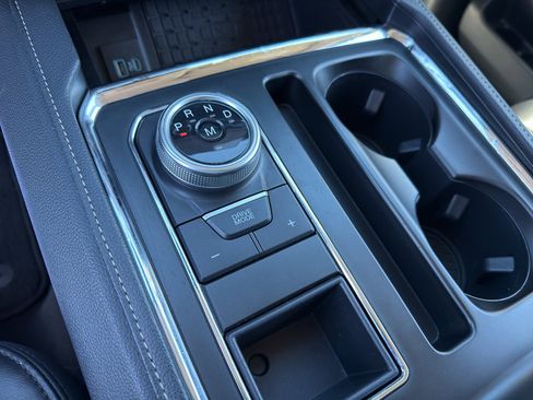 Used 2024 Ford Expedition XLT image 16