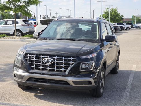 Used 2023 Hyundai Venue SEL w/ Cargo Package FWD image 4