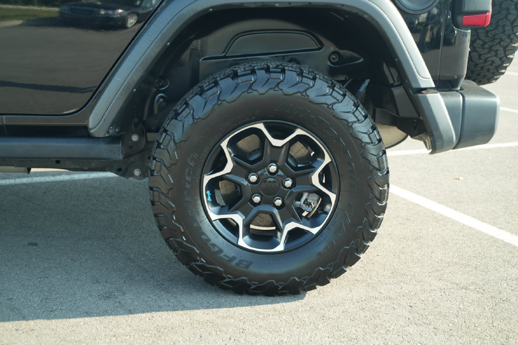 Used 2023 Jeep Wrangler Unlimited Rubicon 4xe w/ Cold Weather Group AWD/4WD image 49