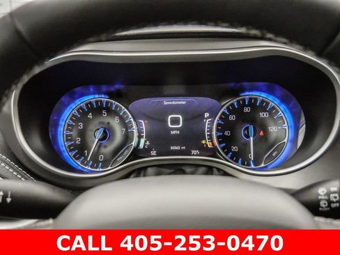 Used 2024 Chrysler Pacifica Touring-L AWD/4WD image 35