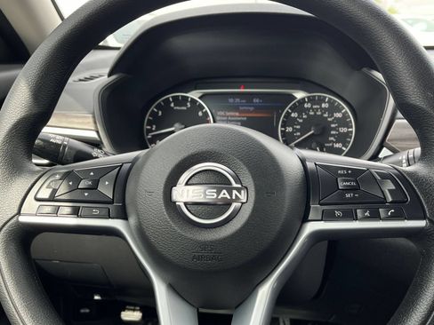 Used 2025 Nissan Altima 2.5 SV FWD image 29