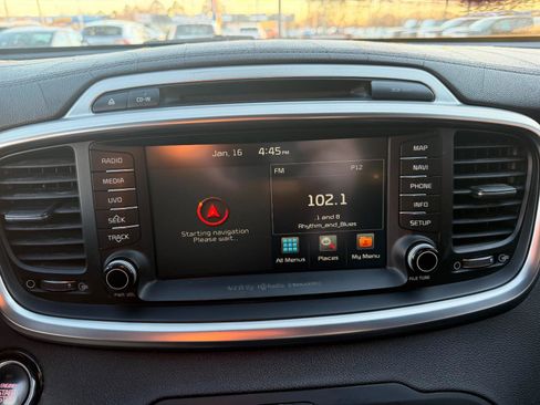 Used 2016 Kia Sorento SX image 12