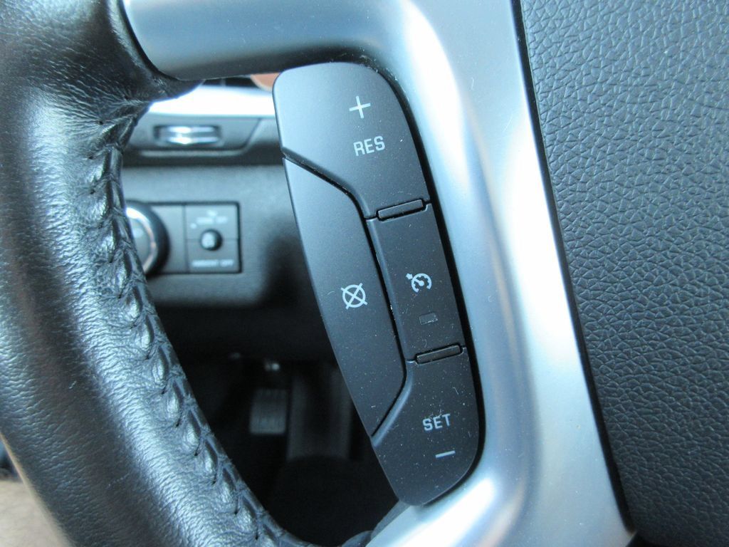 Certified 2017 Chevrolet Traverse LT FWD image 25
