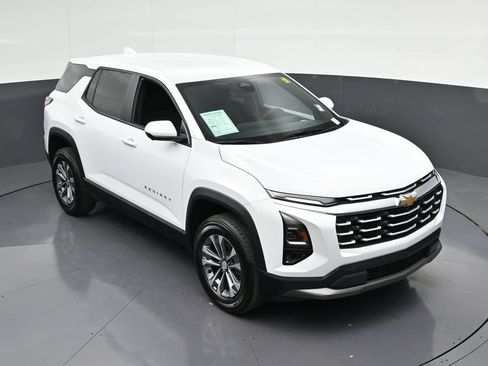 Used 2026 Chevrolet Equinox LT w/ Safety and Technology Package FWD image 23