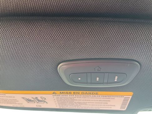 Used 2023 Chrysler Pacifica Limited w/ Uconnect Theater Family Group FWD image 19