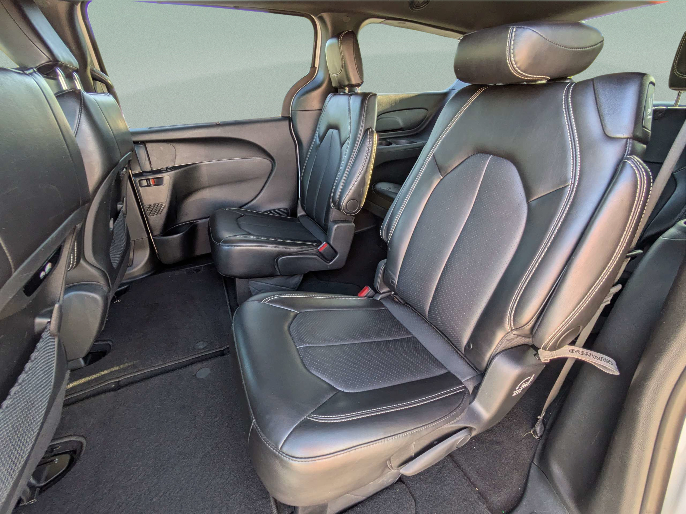 Used 2025 Chrysler Pacifica Select FWD image 9