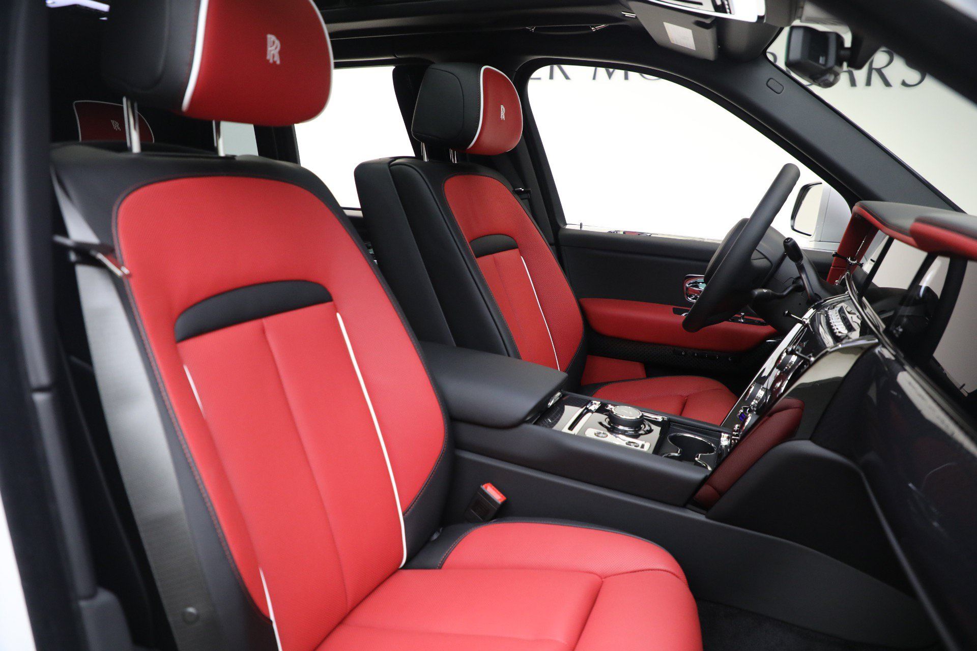 Certified 2025 Rolls-Royce Cullinan Black Badge AWD/4WD image 37
