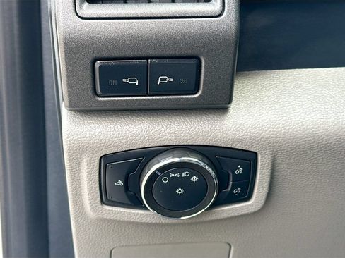 Used 2022 Ford F550 4x4 Crew Cab Super Duty w/ Power Equipment Group image 10