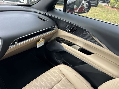 New 2026 Cadillac Lyriq Signature Sport w/ Nappa Leather Package AWD/4WD image 16