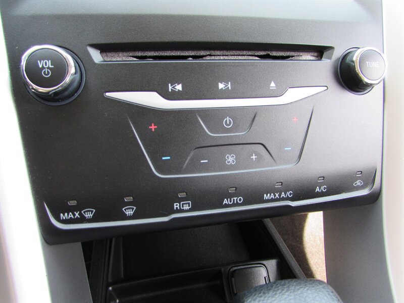 Used 2014 Ford Fusion SE FWD image 19