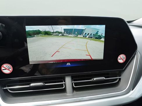 Used 2025 Chevrolet Trax LT FWD image 16