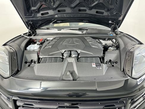 Certified 2025 Porsche Cayenne S AWD/4WD image 33
