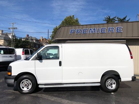 Used 2025 GMC Savana 2500 w/ Driver Convenience Package RWD image 3
