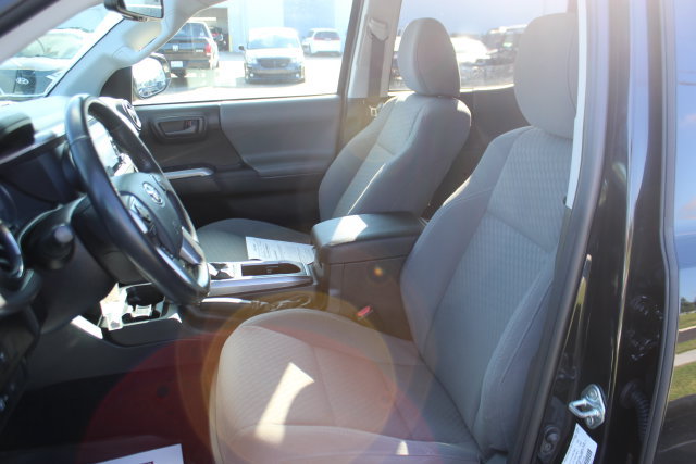 Used 2020 Toyota Tacoma SR5 AWD/4WD image 12