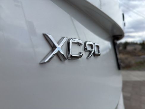 Used 2020 Volvo XC90 T5 Momentum w/ Protection Package Premier image 13