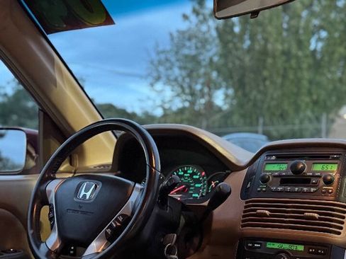 Used 2004 Honda Pilot EX image 3