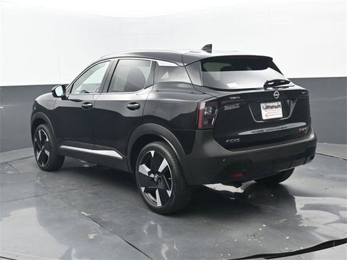 Used 2025 Nissan Kicks SR image 3