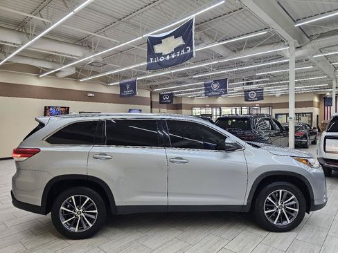 Used 2019 Toyota Highlander XLE FWD image 5