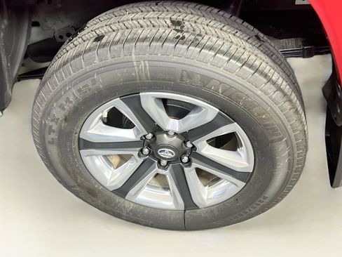 Used 2019 Toyota Tacoma Limited image 32