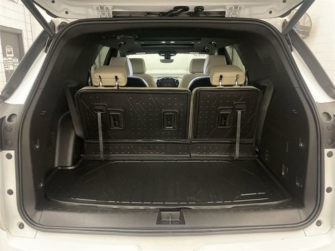 Used 2023 Chevrolet Traverse Premier image 21