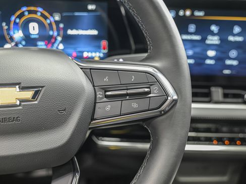 Used 2025 Chevrolet Equinox LT w/ Convenience Package II image 20