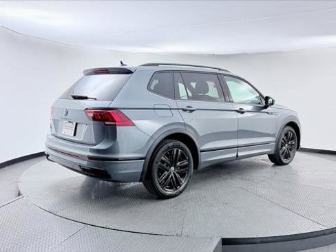 Used 2022 Volkswagen Tiguan SE R-Line FWD image 8