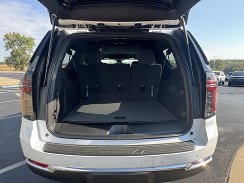 New 2026 Chevrolet Suburban LS image 6