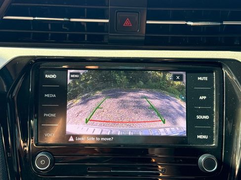 Used 2021 Volkswagen Passat 2.0T SE image 23