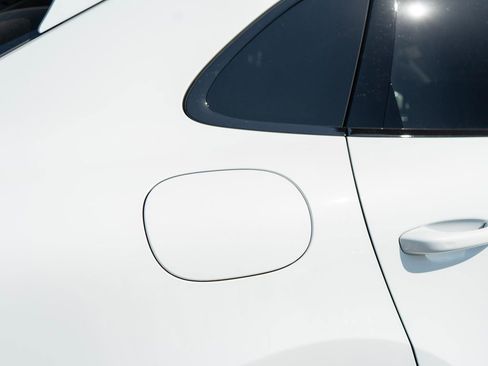 New 2026 Porsche Macan image 15