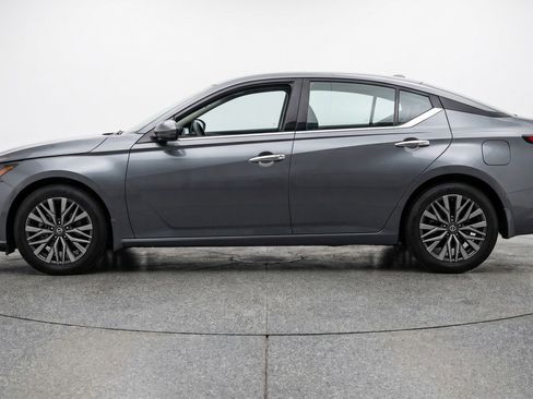 Used 2025 Nissan Altima 2.5 SV FWD image 5