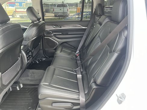 Used 2022 Jeep Grand Cherokee L Limited AWD/4WD image 33