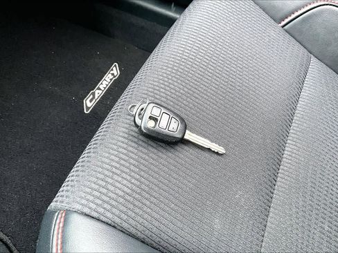 Used 2017 Toyota Camry SE image 13