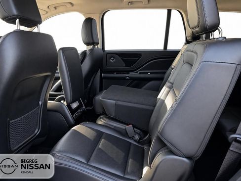 Used 2024 Lincoln Aviator Reserve RWD image 11