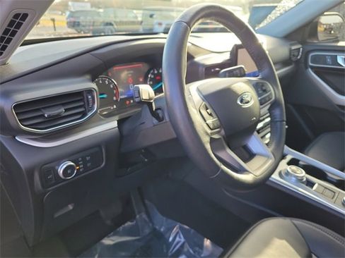 Used 2022 Ford Explorer XLT w/ Equipment Group 202A image 21