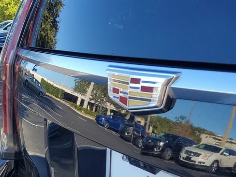 Used 2018 Cadillac Escalade Premium Luxury image 28