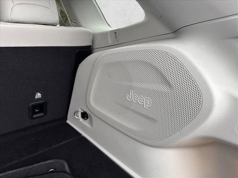 Used 2020 Jeep Cherokee Limited w/ Technology Group image 22