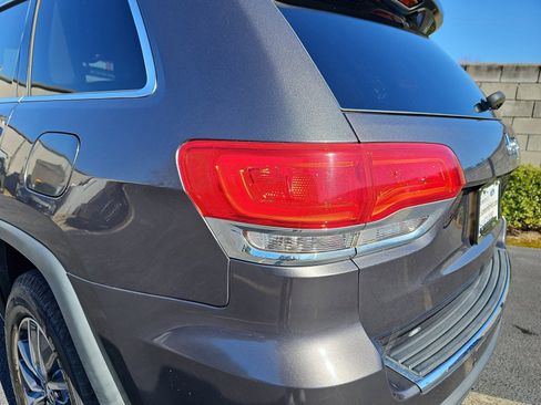 Used 2017 Jeep Grand Cherokee Limited w/ Luxury Group II image 33