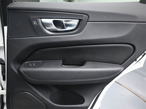 Used 2024 Volvo XC60 B5 Core image 28