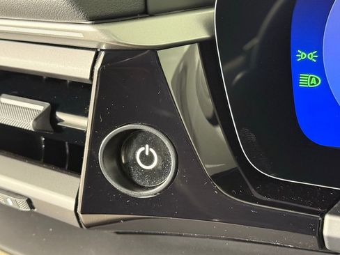 New 2025 Porsche Macan Electric image 36