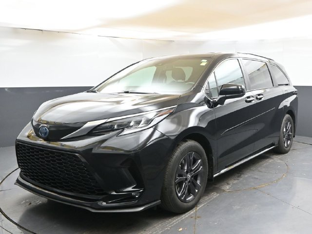 Used 2024 Toyota Sienna XSE w/ XSE Plus Package AWD/4WD image 1