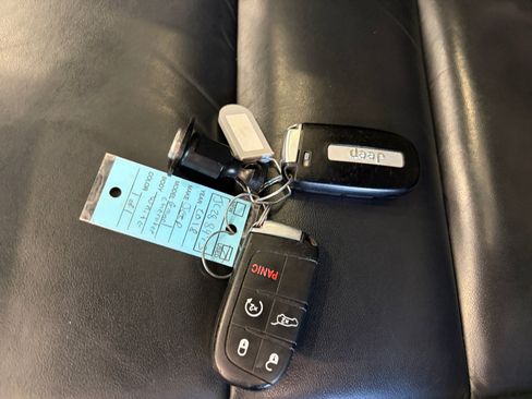 Used 2018 Jeep Grand Cherokee Limited AWD/4WD image 27