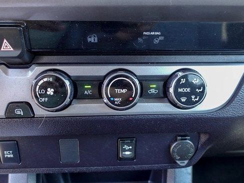 Used 2018 Toyota Tacoma SR5 RWD image 20