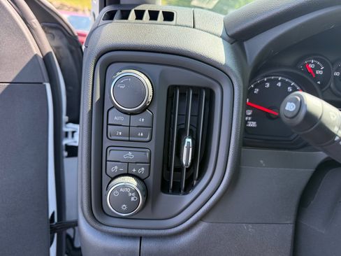 New 2026 Chevrolet Silverado 1500 Custom Trail Boss w/ LPO, Dark Essentials Package AWD/4WD image 18
