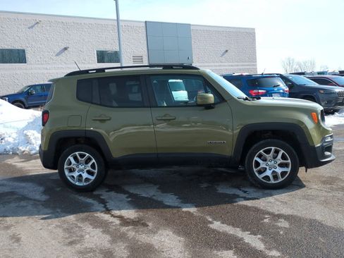 Used 2015 Jeep Renegade Latitude w/ Popular Equipment Group image 9