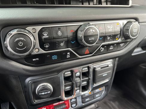 Used 2024 Jeep Wrangler Unlimited Rubicon 4xe AWD/4WD image 38