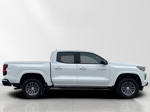 Used 2024 Chevrolet Colorado LT w/ LT Convenience Package image 2