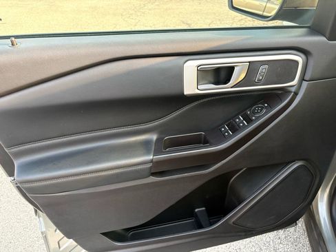 Used 2020 Ford Explorer XLT w/ Equipment Group 202A AWD/4WD image 12