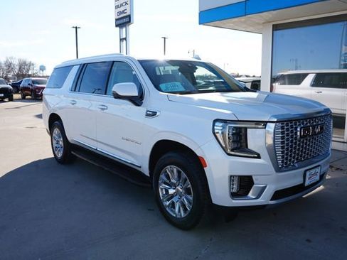 Used 2023 GMC Yukon XL Denali image 37