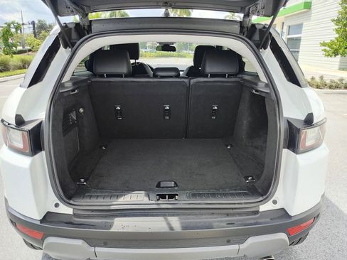 Used 2017 Land Rover Range Rover Evoque SE image 19