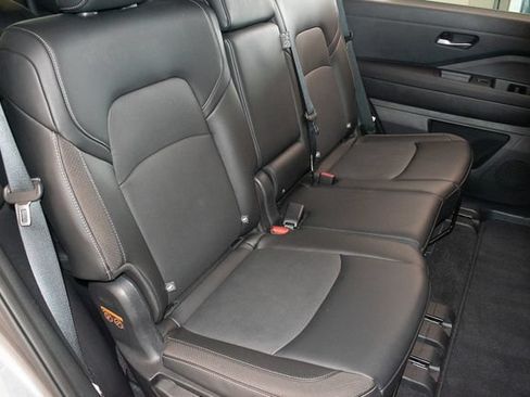 Used 2026 Nissan Pathfinder SL AWD/4WD image 12